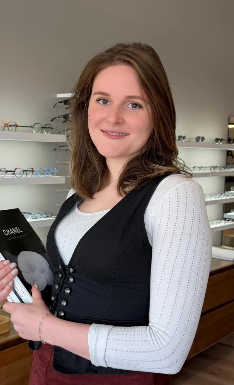 Sarah, patient care coordinator at Glance Glasses